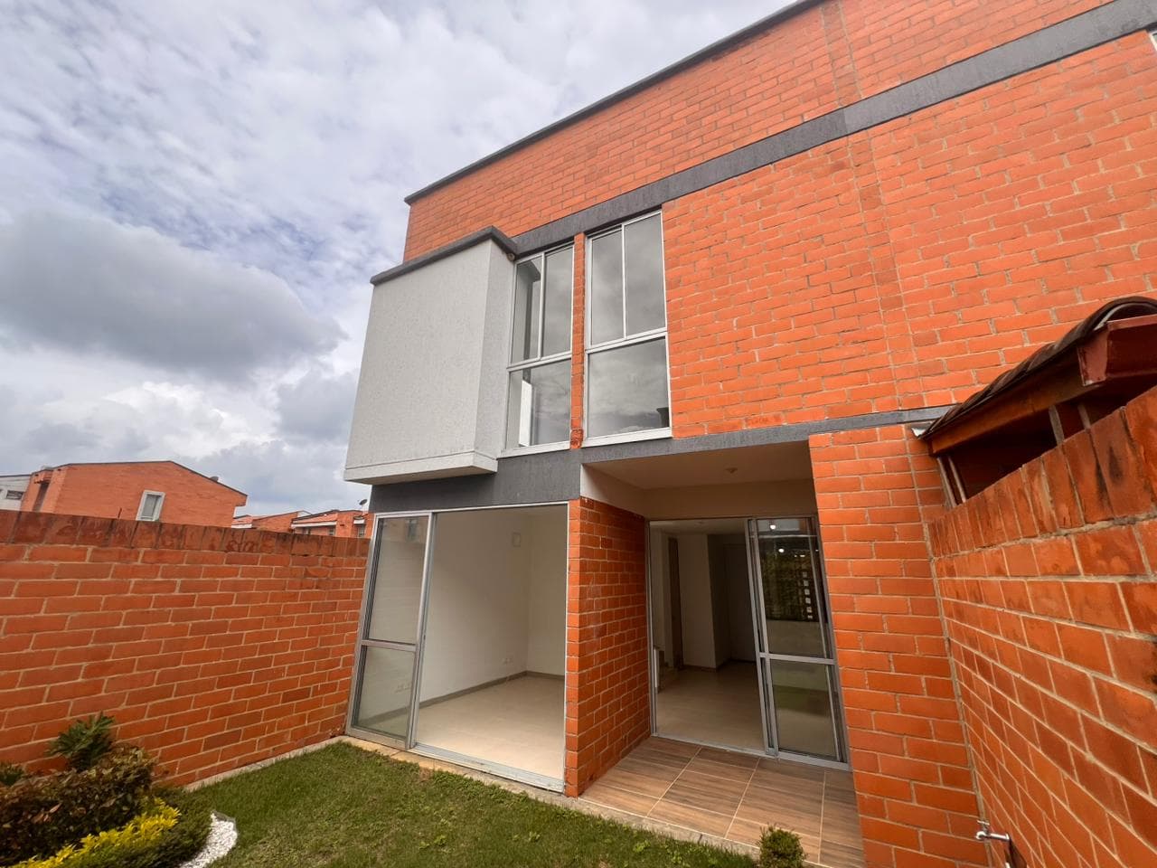 Casa Arriendo o Venta Cinco Soles, Jamundí, Esquinera, amplia y bien ubicada. — foto 24 de 27