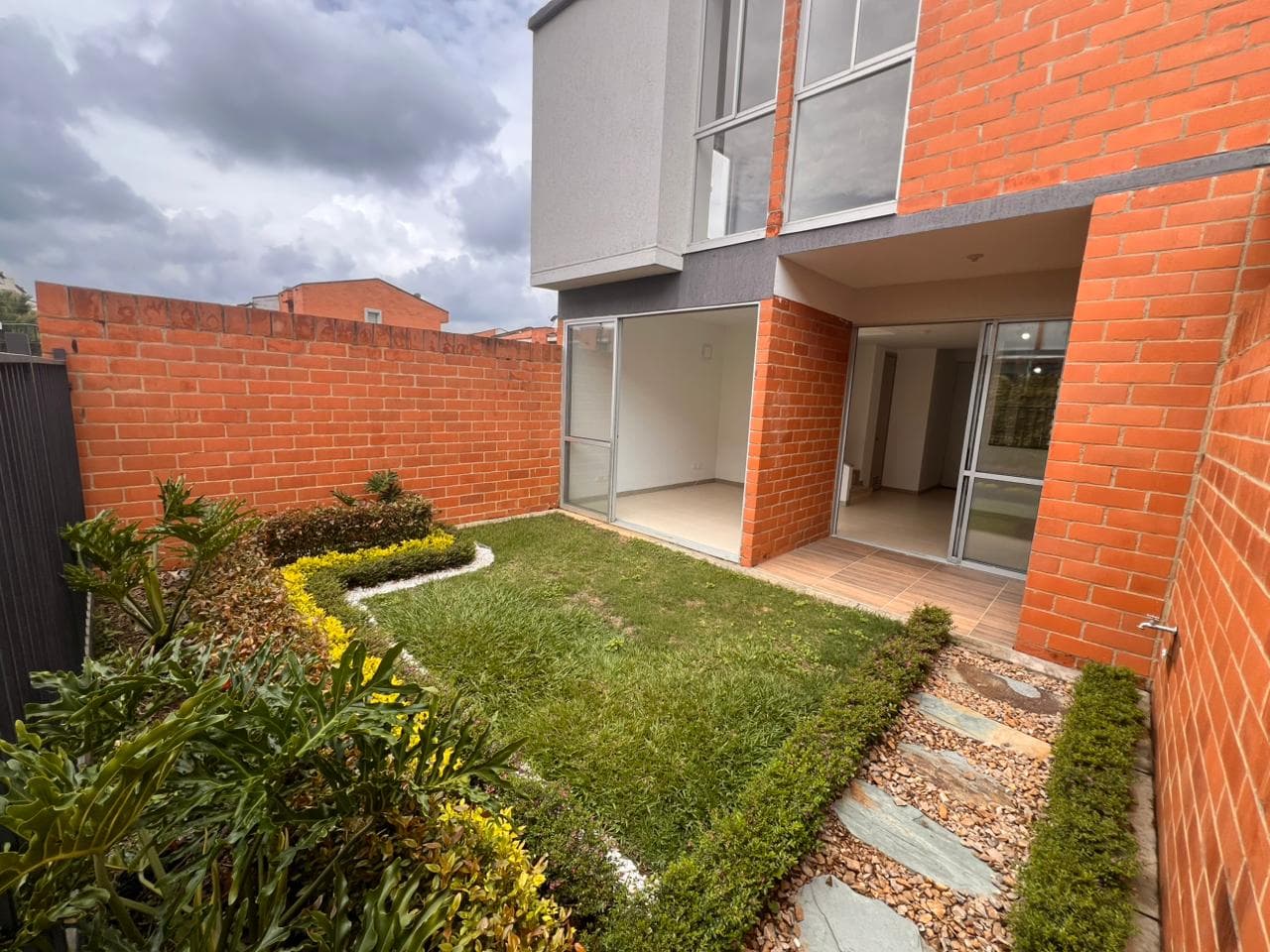 Casa Arriendo o Venta Cinco Soles, Jamundí, Esquinera, amplia y bien ubicada. — foto 2 de 27