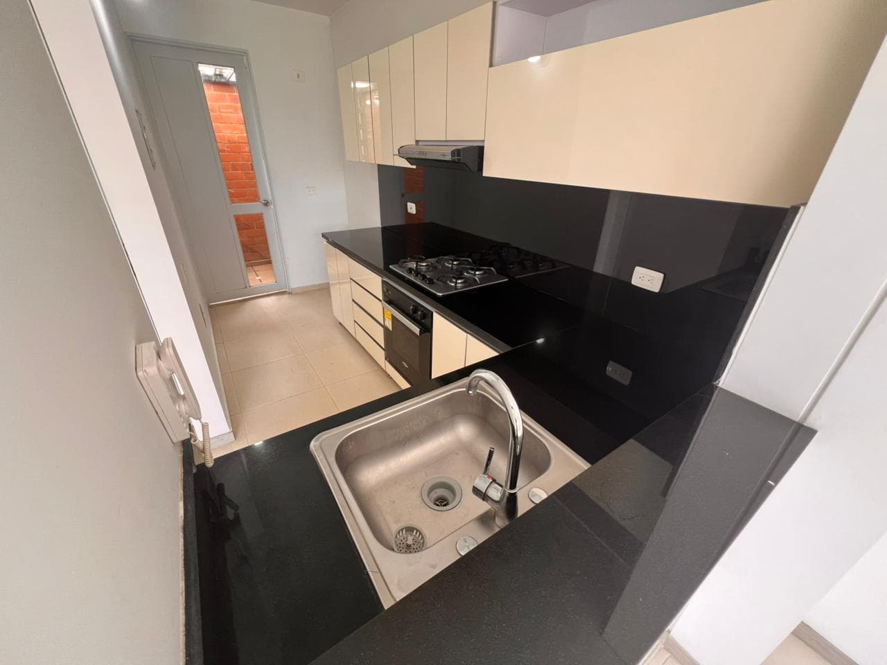 Casa Arriendo o Venta Cinco Soles, Jamundí, Esquinera, amplia y bien ubicada. — foto 4 de 27