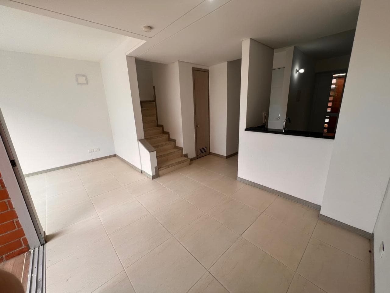 Casa Arriendo o Venta Cinco Soles, Jamundí, Esquinera, amplia y bien ubicada. — foto 8 de 27