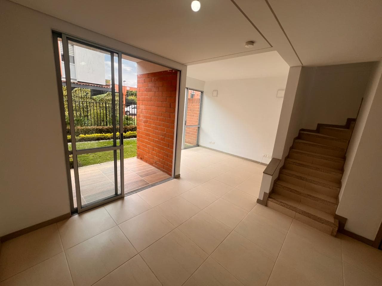 Casa Arriendo o Venta Cinco Soles, Jamundí, Esquinera, amplia y bien ubicada. — foto 7 de 27