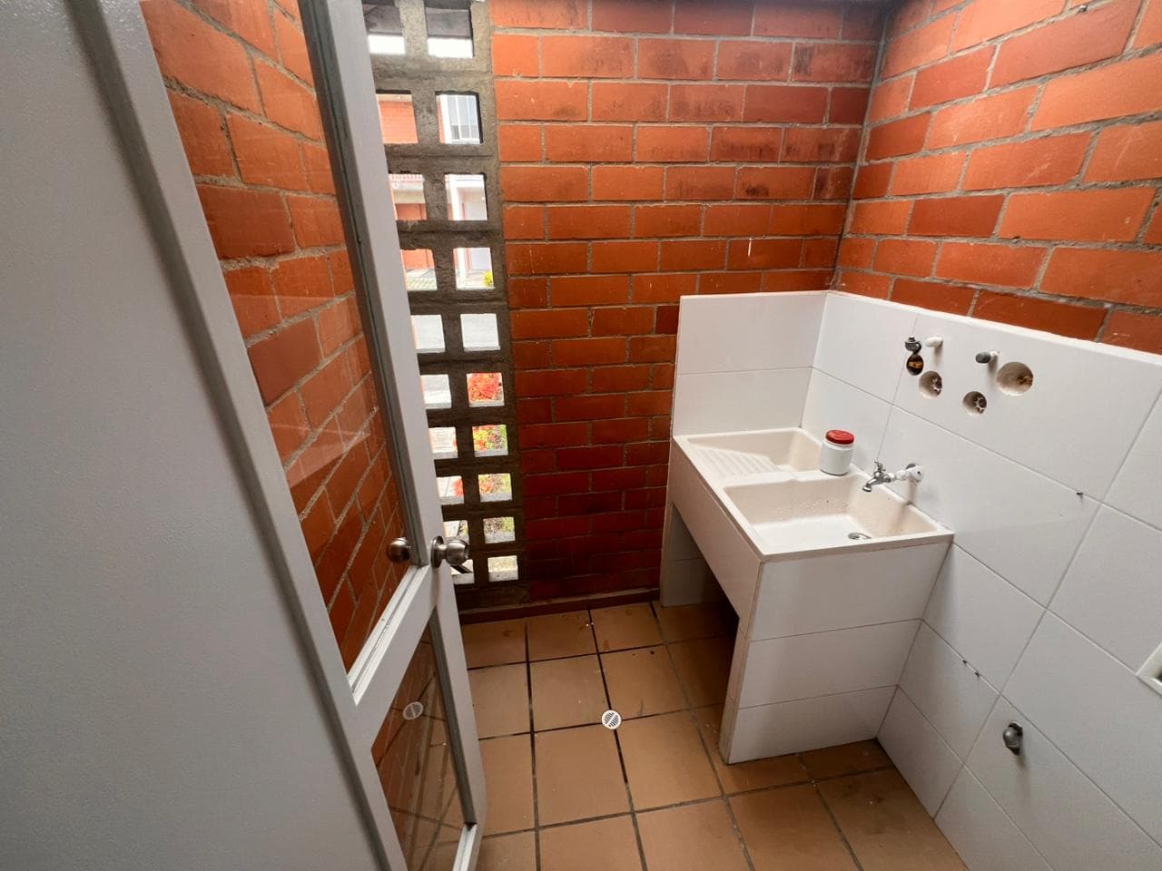 Casa Arriendo o Venta Cinco Soles, Jamundí, Esquinera, amplia y bien ubicada. — foto 5 de 27