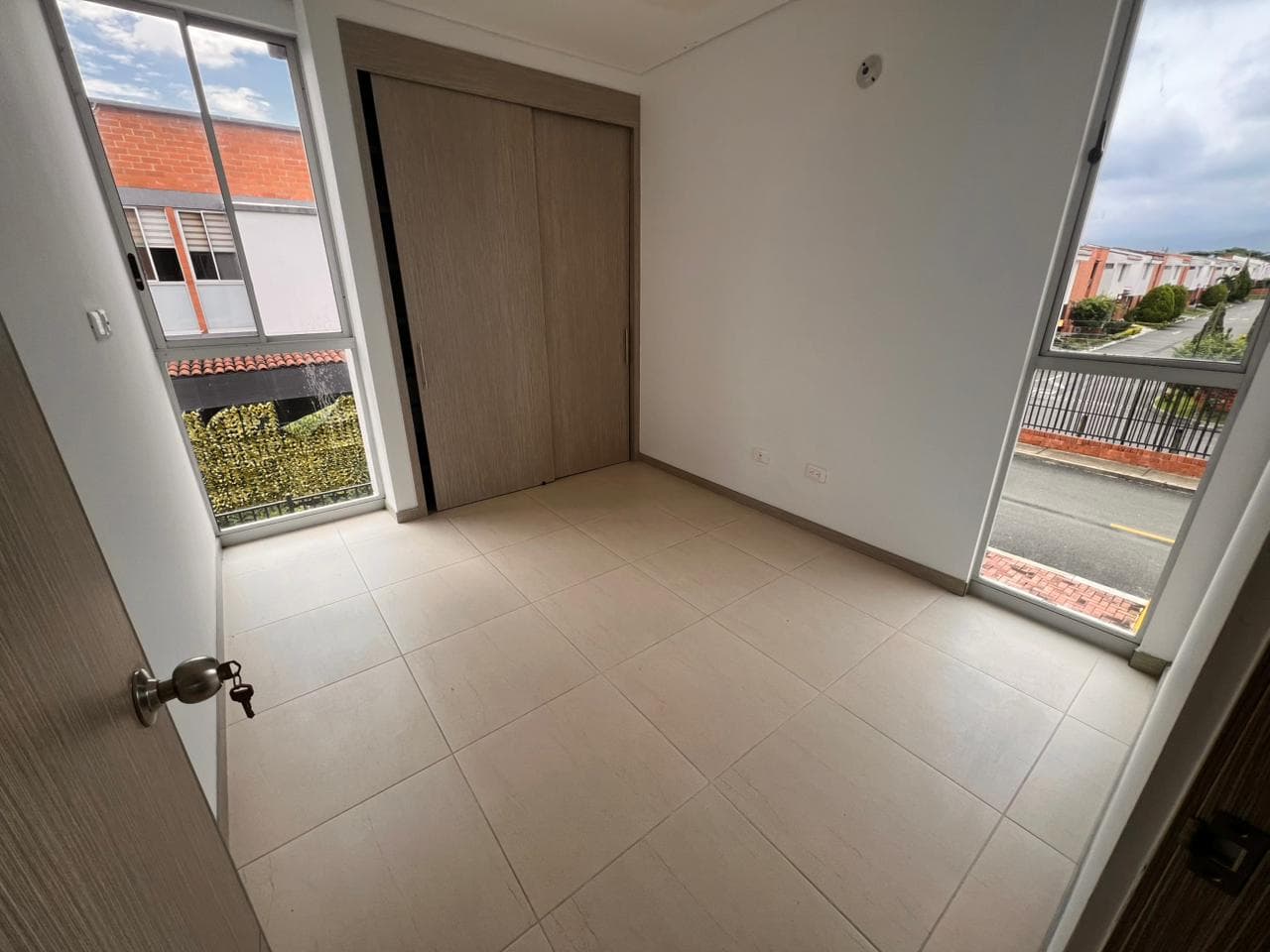 Casa Arriendo o Venta Cinco Soles, Jamundí, Esquinera, amplia y bien ubicada. — foto 11 de 27